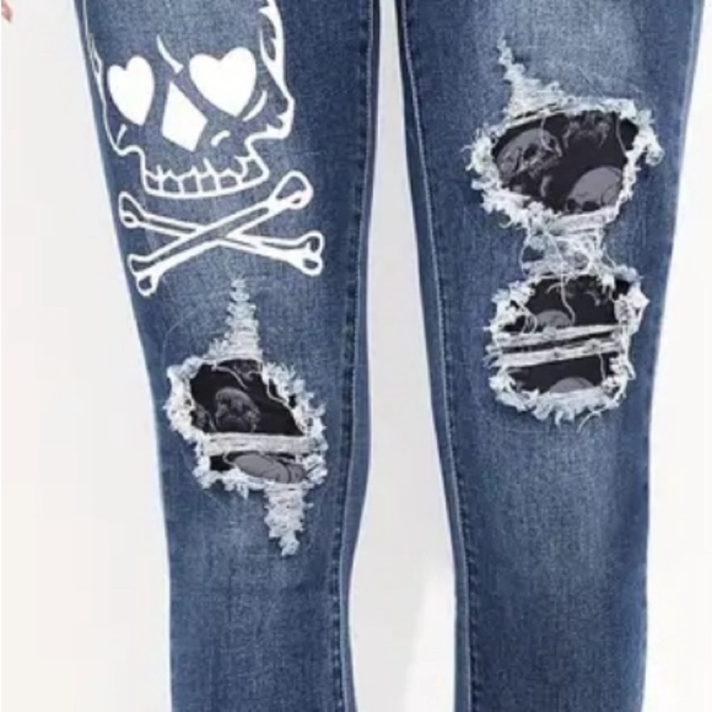 Skull Jeans- Women’s Mecium skinny stretch jeans